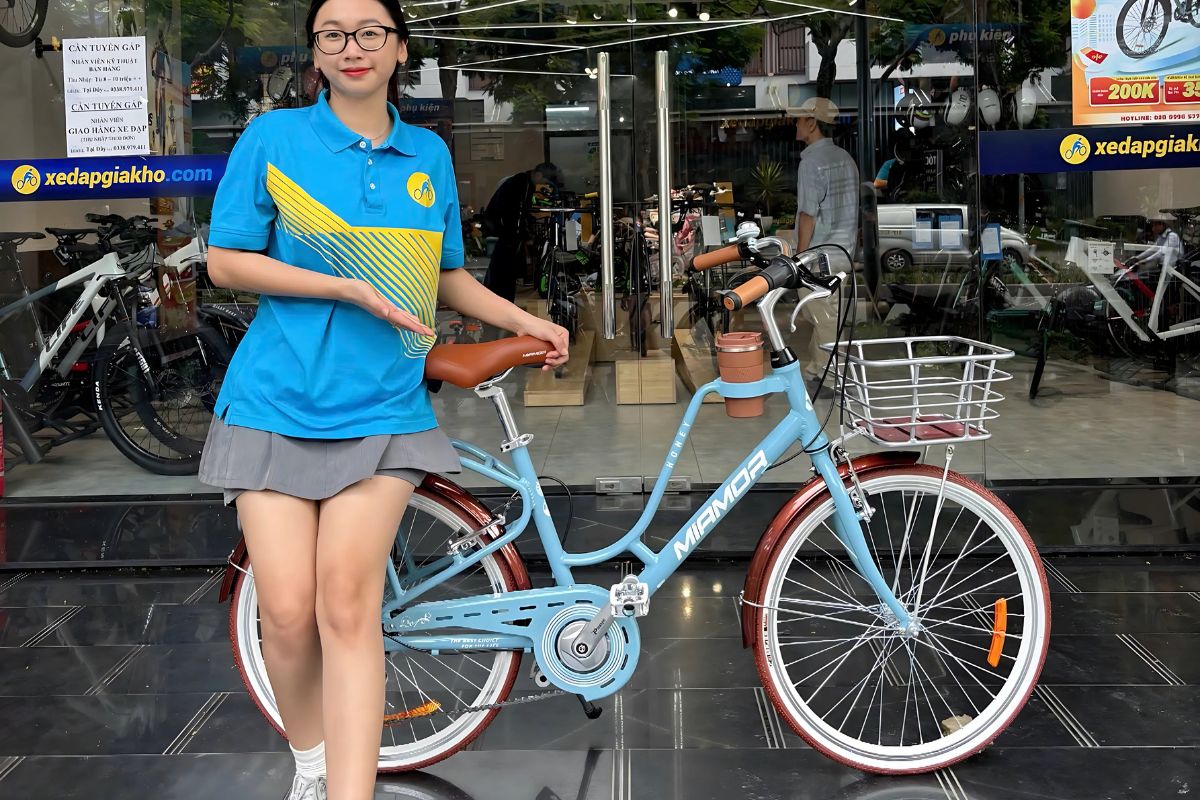 Xe đạp thiết kế đầy đủ phụ kiện giúp học sinh cấp 2 thuận tiện