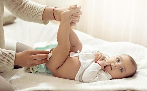 Hướng dẫn vệ sinh vùng kín cho bé gái sơ sinh