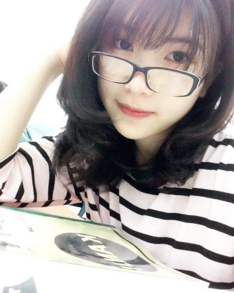 con gai cu deo kinh la xinh