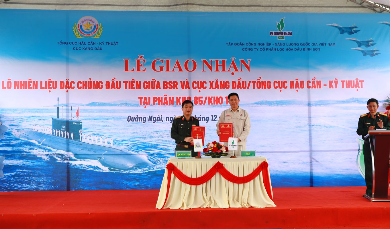 BSR bàn giao lô nhiên liệu đặc chủng đầu tiên phục vụ quốc phòng cho Cục Xăng dầu