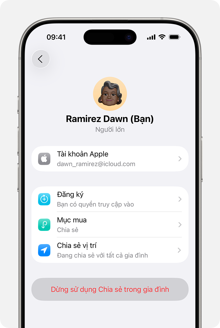 Màn hình iPhone hiển thị bước tự xóa bạn khỏi một nhóm Chia sẻ trong gia đình.
