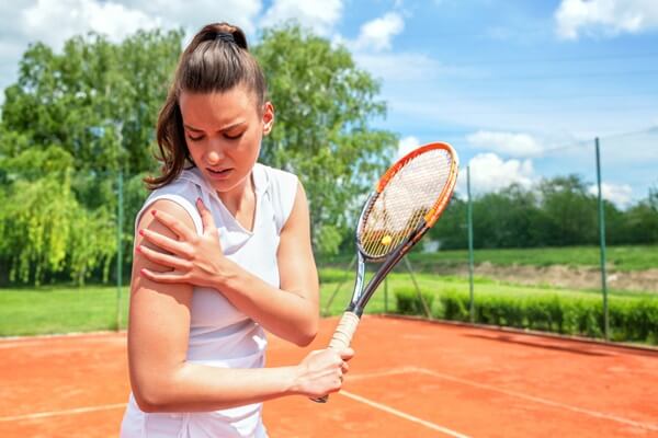 chơi tennis dễ bị đau vai trái phải