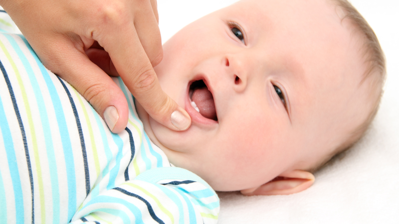Hình ảnh trẻ đi tướt mọc răng và cách chăm sóc cha mẹ nên biết rõ3