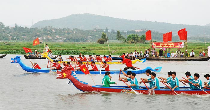 Hãy giới thiệu một trò chơi hoặc một lễ hội ở quê em (Dàn ý + 14 mẫu)                                   Kể về lễ hội ở quê em lớp 4