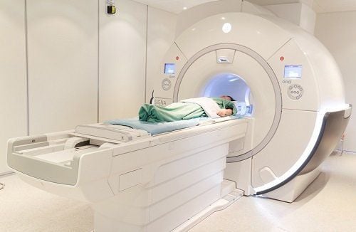 Chụp cộng hưởng từ (MRI) giúp chẩn đoán các chấn thương đầu gối