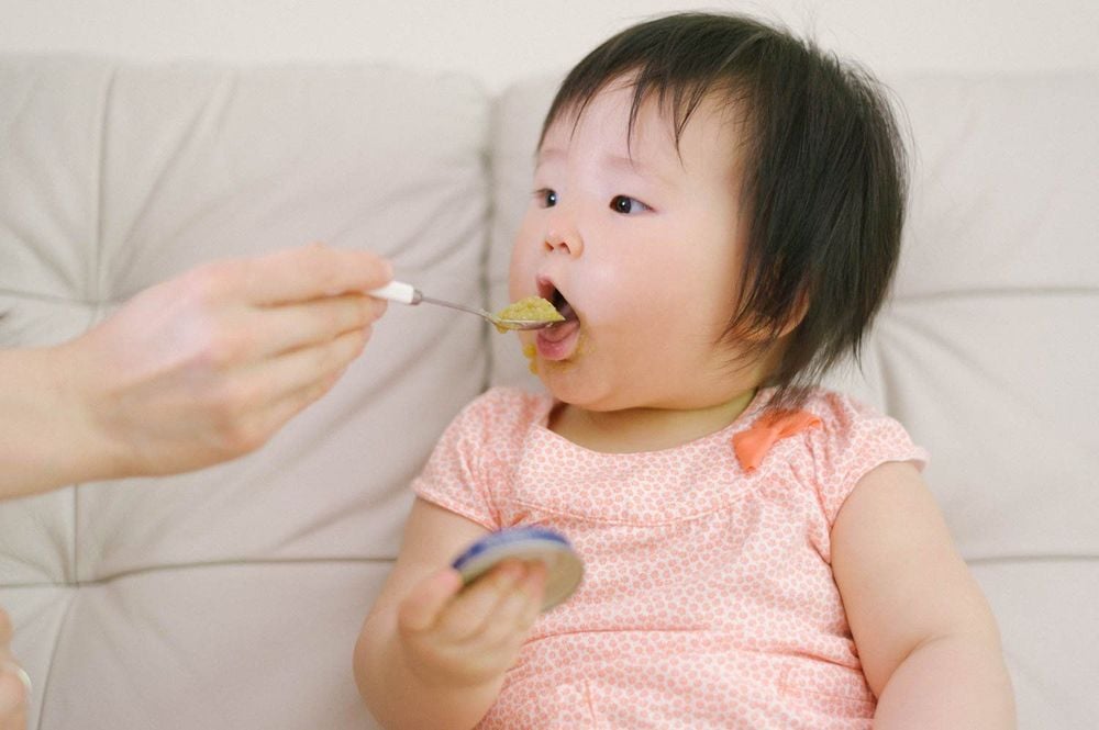 Lịch trình ăn, ngủ tham khảo cho trẻ 5-6 tháng tuổi