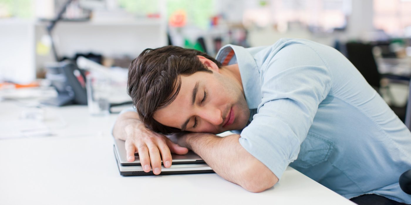Bị mỏi mắt và buồn ngủ liên tục nguy hiểm ra sao? Cách khắc phục