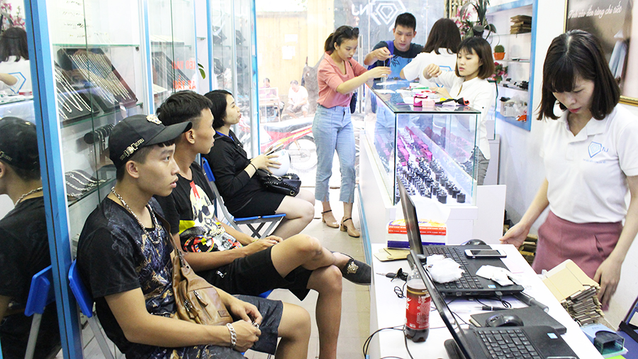 ảnh cửa hàng trang sức tnj