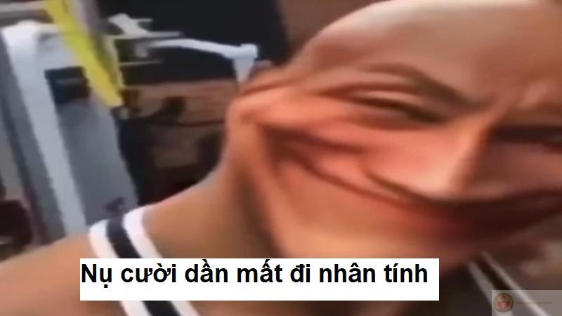 Cười lớn trong lòng, ngoài mặt vẫn lạnh tanh