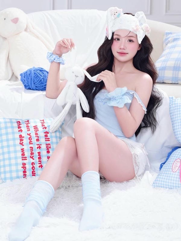 ảnh Thị Nhung sắc sảo với phong cách trang điểm nhẹ nhàng