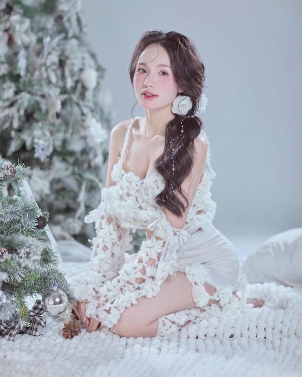ảnh Thị Nhung tạo dáng chuyên nghiệp trước ống kính