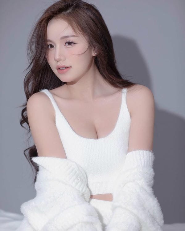ảnh Thị Nhung góc nghiêng xinh với ánh sáng tự nhiên