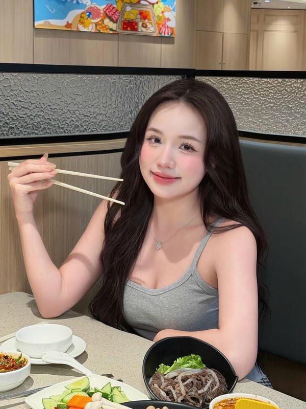 ảnh Thị Nhung gương mặt xinh cùng nụ cười rạng rỡ