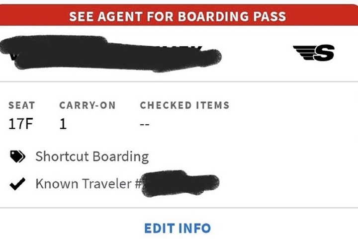 Một vé máy bay có dòng chữ “See Agent”.