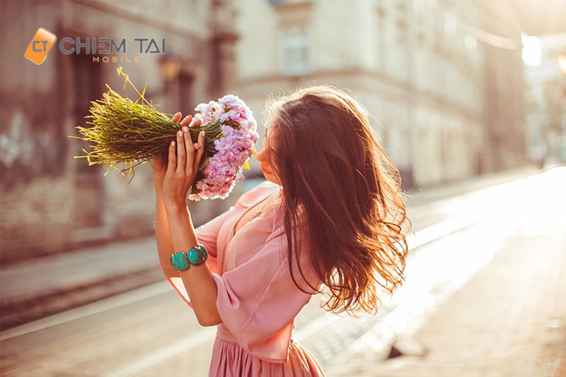 Tạo dáng chụp ảnh với gió chiều hoàng hôn