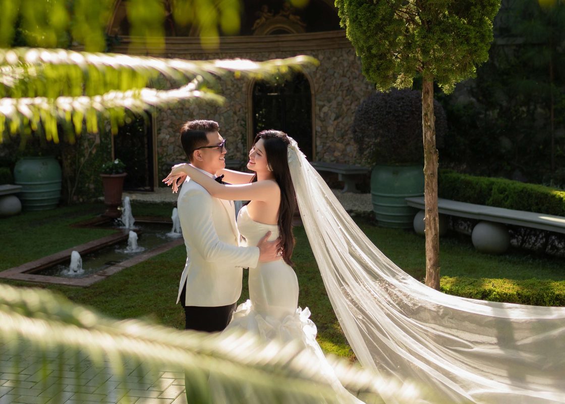 Hướng dẫn tạo dáng tại phim trường chụp ảnh cưới tự nhiên nhất