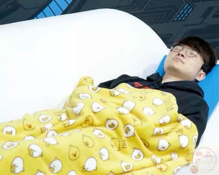 Meme Faker ngủ