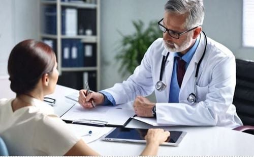 Cần liên hệ ngay với bác sĩ nếu xảy ra tình trạng môi thâm tím