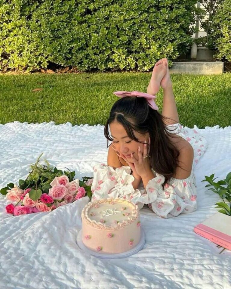 Tip chụp ảnh với bánh sinh nhật từ trên xuống để tạo điểm nhấn ( Nguồn ảnh : Sưu tầm )