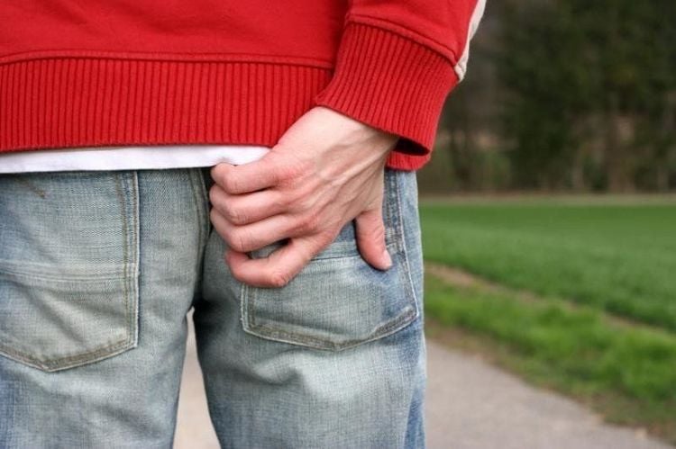 Rò hậu môn có thể khiến phân của bạn có màu xanh lá cây