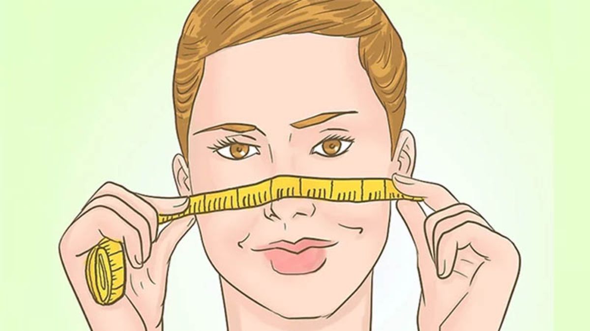 Bước 2 xác định hình dáng khuôn mặt là đo ngang phần xương gò má
