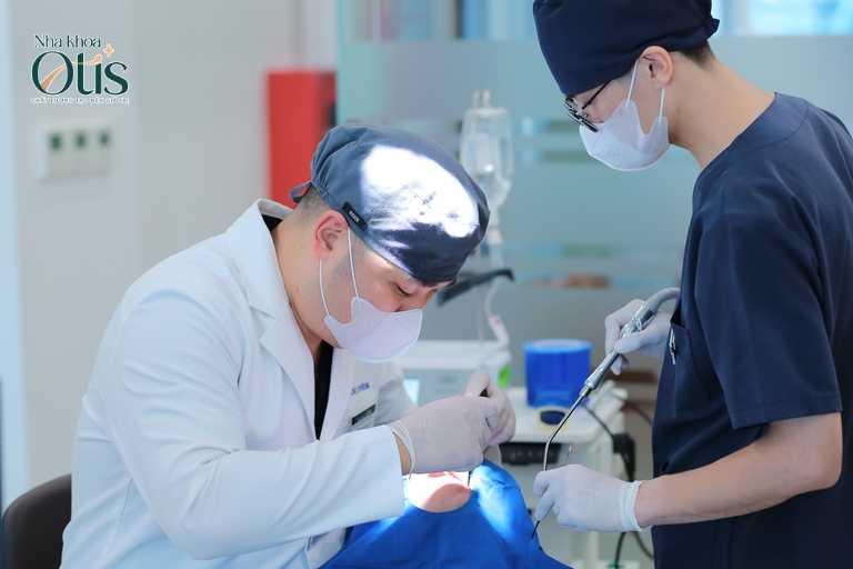 Quy trình nhổ răng khôn bằng công nghệ hiện đại Piezotome