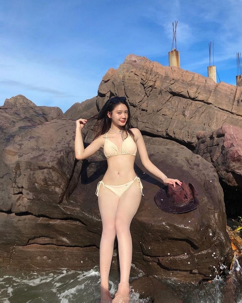 Tải ảnh hotgirl mặc bikini quyến rũ
