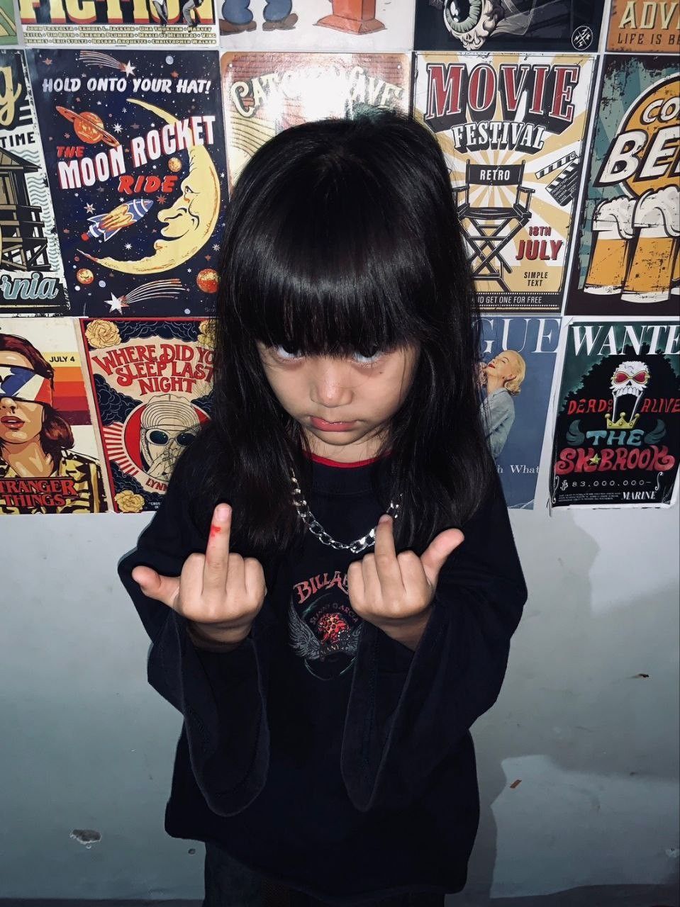 Ảnh meme ngón giữa táo bạo
