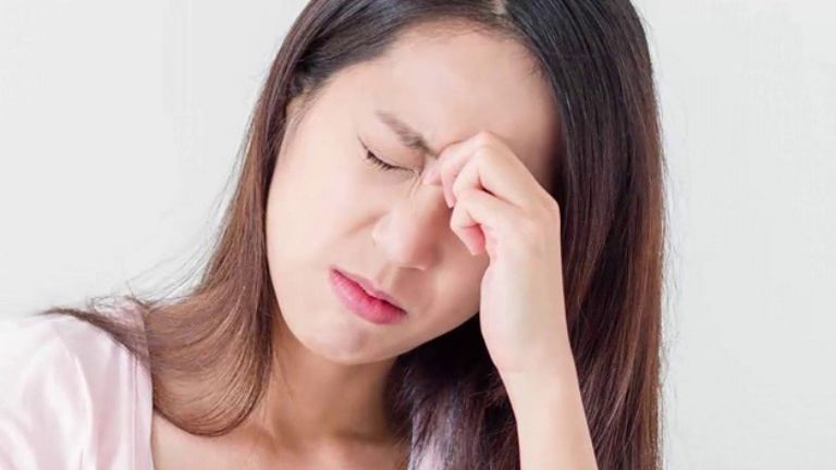 Bị đau nhức mắt sau khi ngủ dậy: Nguyên nhân, cách trị hiệu quả