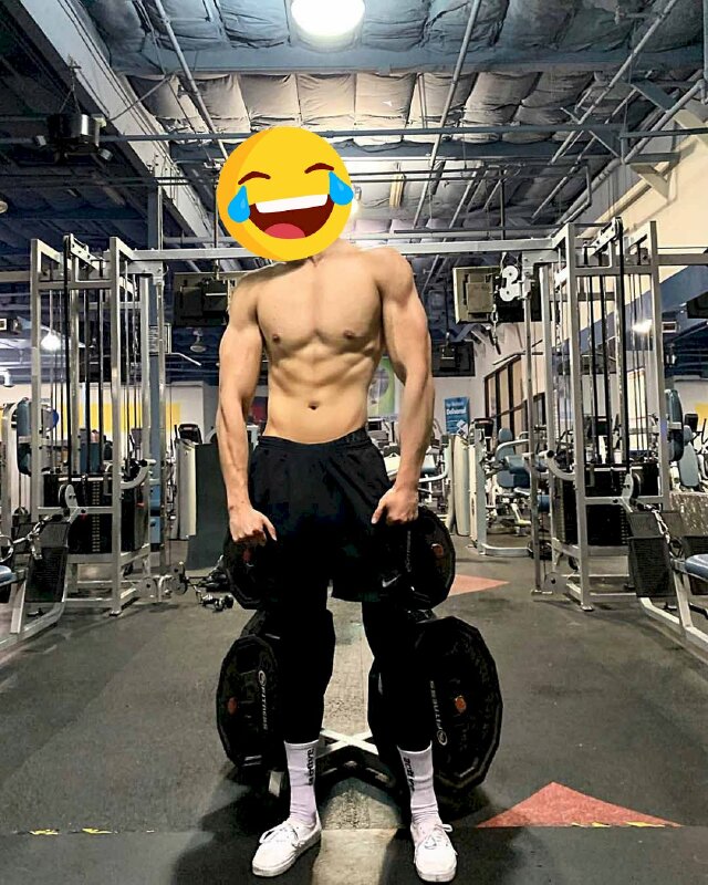 Cách tạo dáng chụp ảnh gym nam giấu mặt với thân hình trên gồng lên phô diễn được hình thể, cơ bụng, cơ bắp.