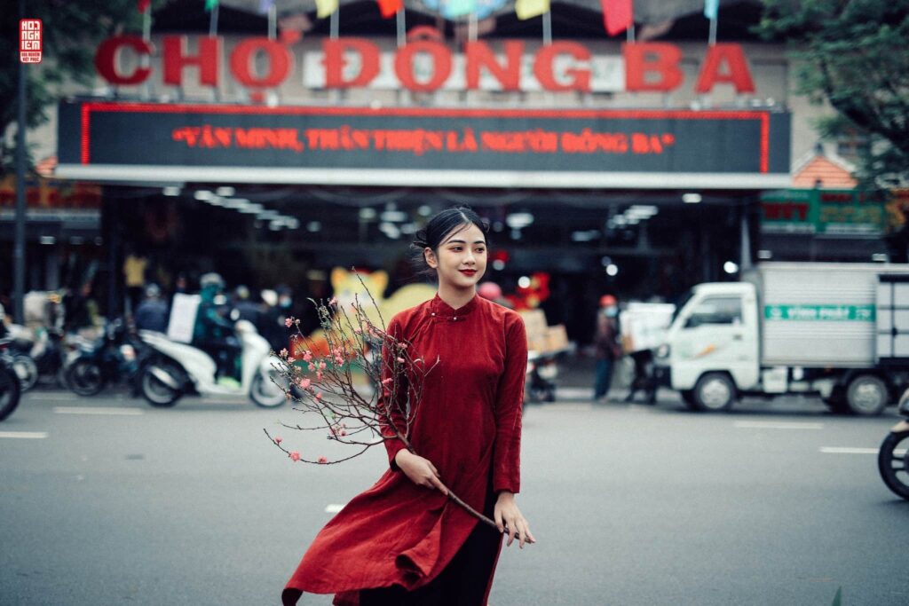 Chụp ảnh cổ phục Tết tại chợ Đông Ba Huế