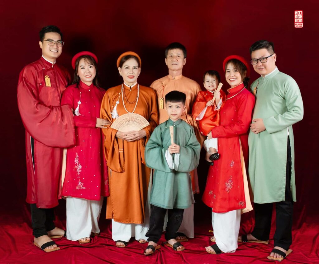 Ảnh gia đình mặc Cổ phục chụp ảnh tết đoàn viên