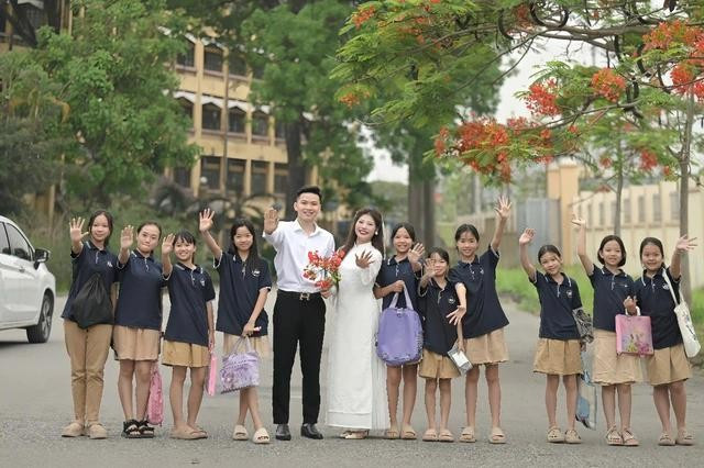 Cặp đôi chụp ảnh cưới tại nơi cả hai đang công tác để lưu giữ những kỷ niệm đẹp
