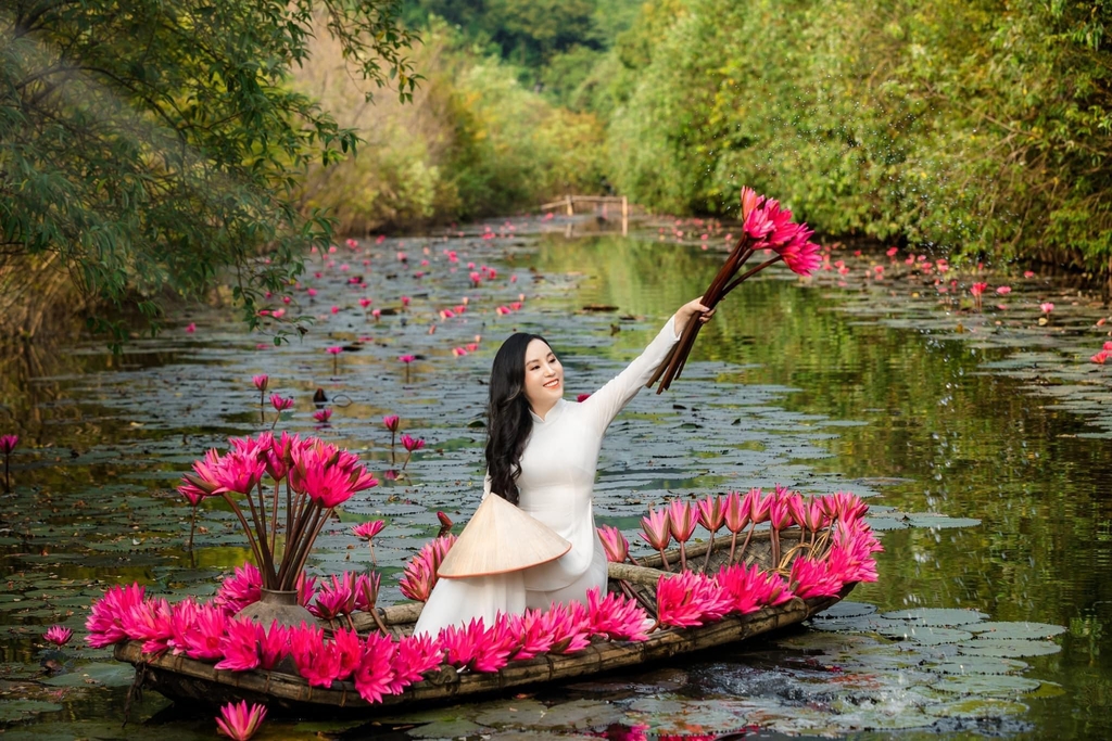 Tour chụp ảnh hoa súng chùa Hương 1 ngày - Thái An Travel 3