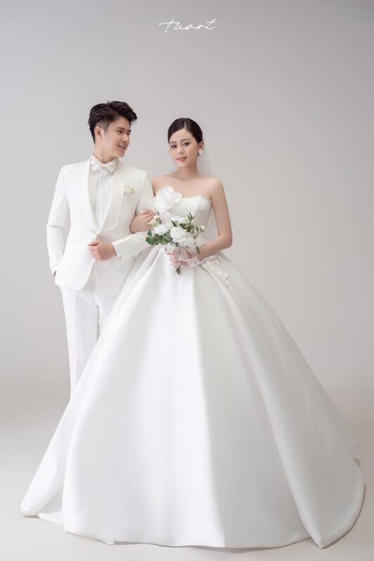 Chụp Ảnh Cưới Studio Phong Cách Hàn Quốc | Xu Hướng Mới 2025