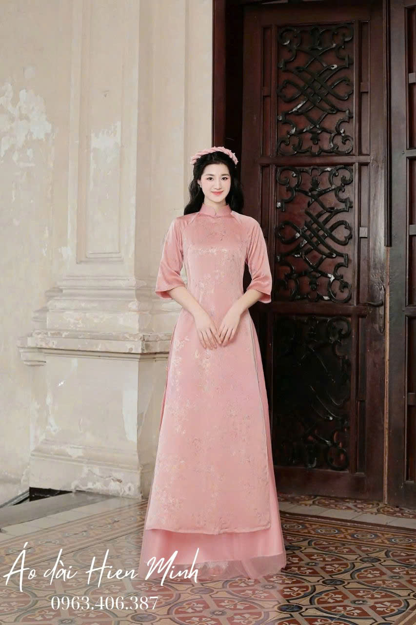 ao dai nu phoi chan vay