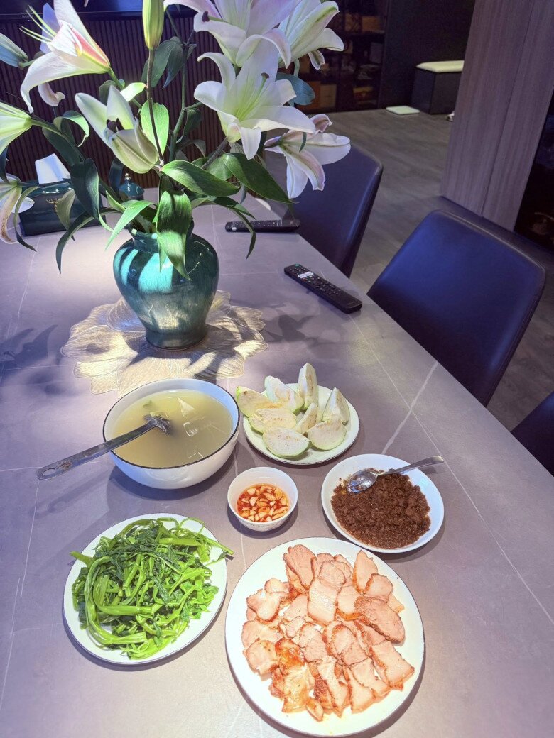 Nữ diễn viên amp;#34;Nhật ký Vàng Anhamp;#34; nay là Đại úy công an xinh đẹp khoe hàng loạt mâm cơm nhà hấp dẫn - 21