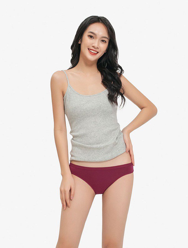 Các quý cô lưu ý hãy ưu tiên lựa chọn những mẫu quần lót có chất liệu tốt, thấm hút mồ hôi.