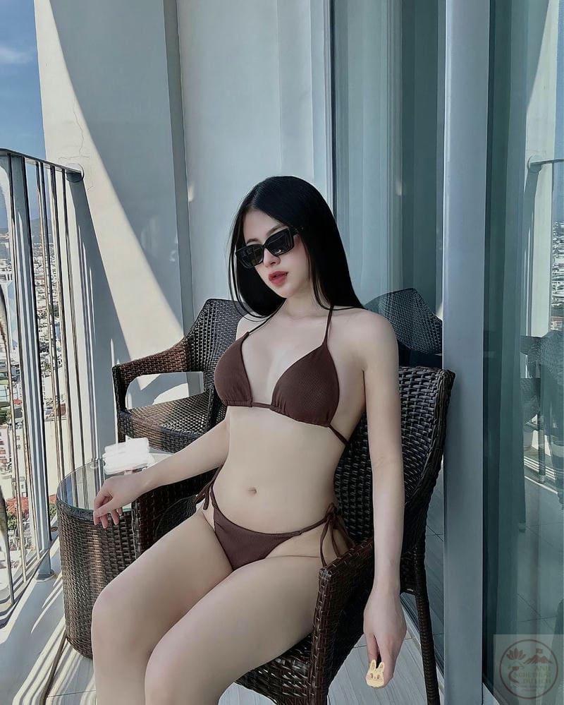 Gái xinh mặc bikini lọt khe siêu sexy