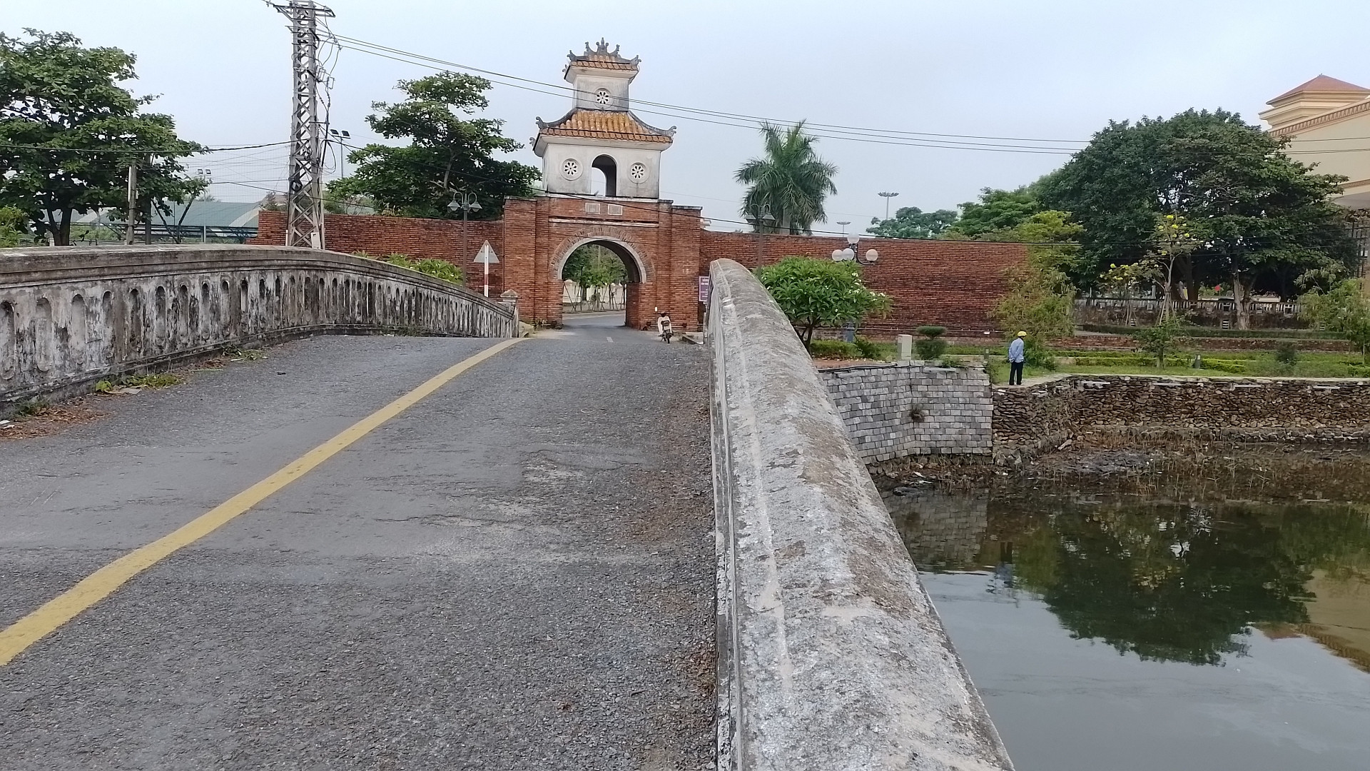 Cổng thành Đồng Hới, nơi Nguyễn Du từng trị nhậm.jpg
