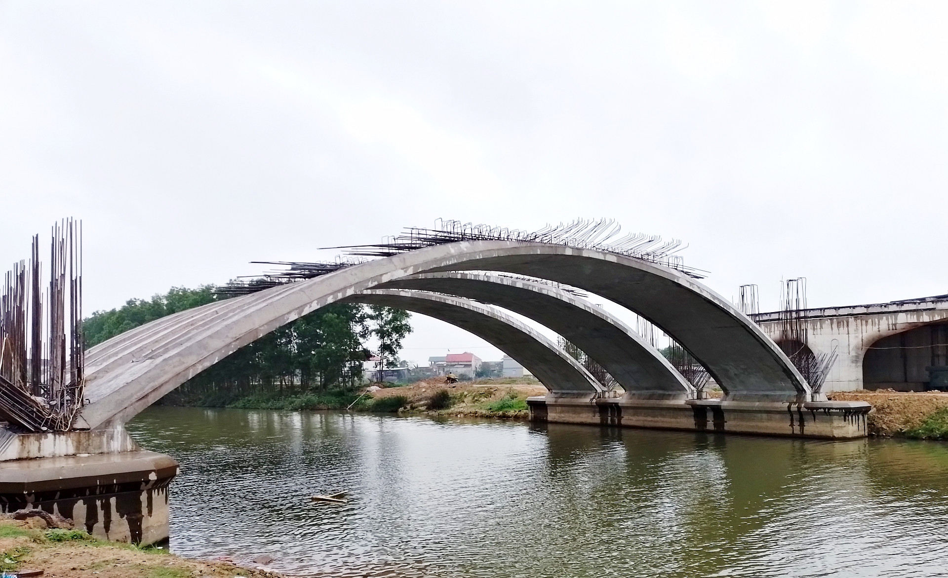 Cầu qua nhà Đại tướng.jpg