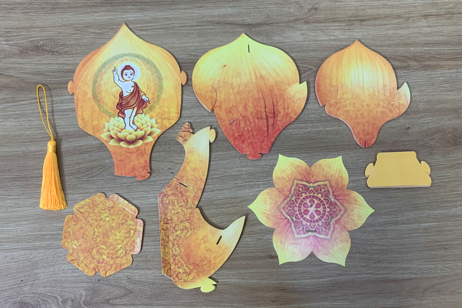 lồng đèn hoa sen nhựa có trọng lượng nhẹ nhàng