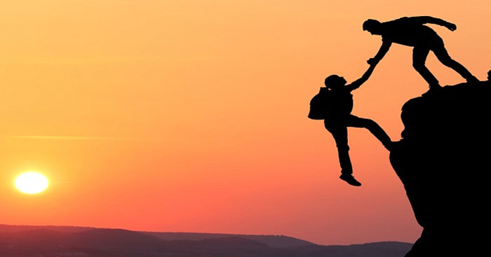 Văn mẫu lớp 12: Nghị luận về câu Không có bạn bè vĩnh viễn, không có kẻ thù vĩnh viễn                                   Dàn ý & 5 bài văn mẫu lớp 12