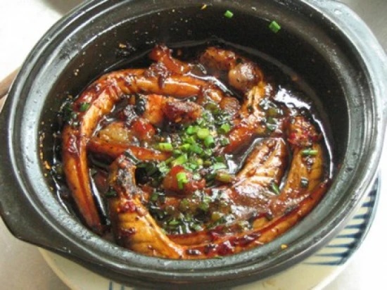 Thịt cá chín thơm mềm, đậm vị