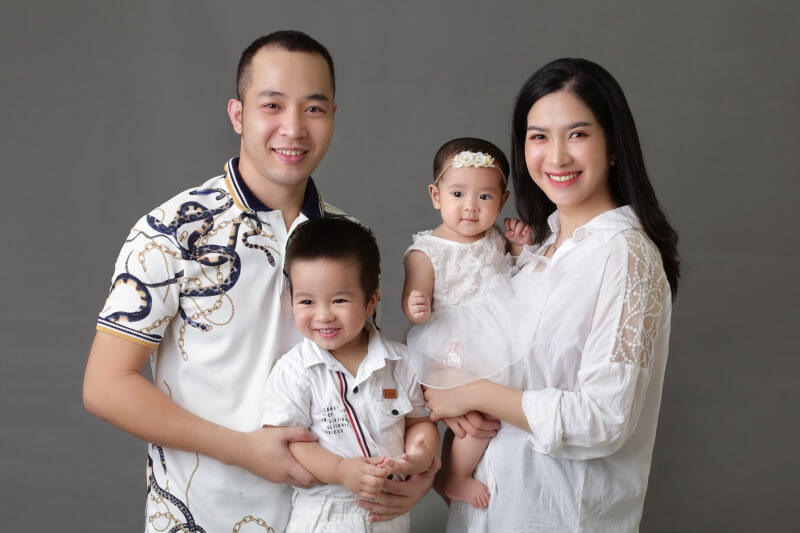 Cách tạo dáng chụp ảnh gia đình 4 người