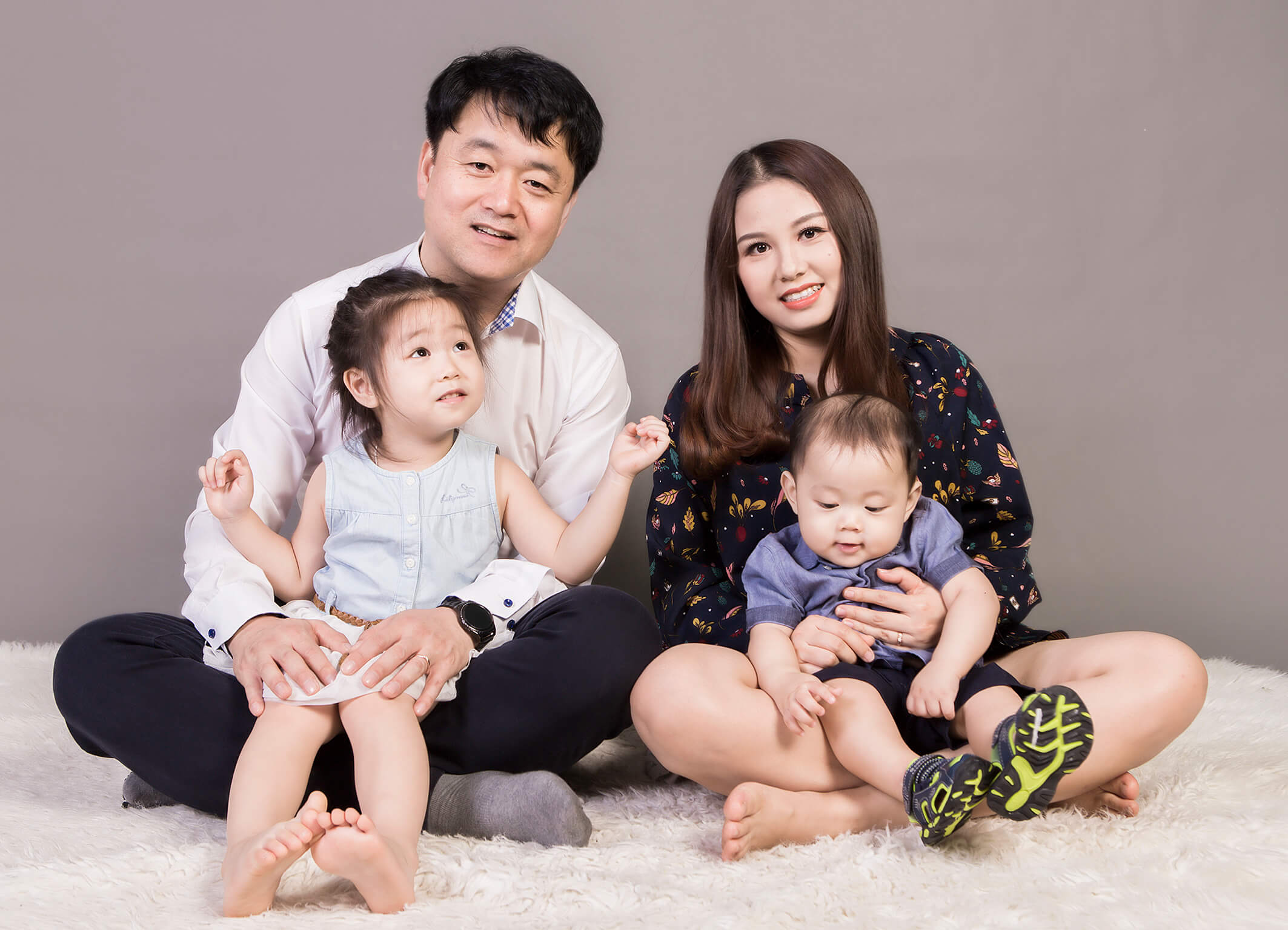 Cách tạo dáng chụp ảnh gia đình 4 người