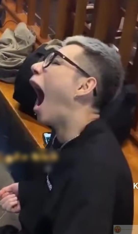 Ảnh chế MCK meme thể hiện cá tính mạnh mẽ và hài hước bất ngờ