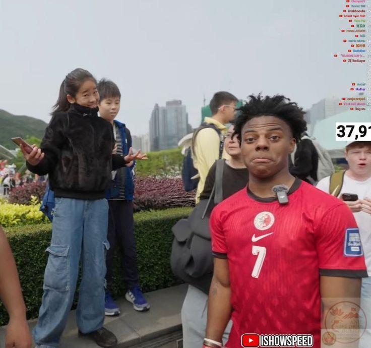 Một khoảnh khắc ngẫu hứng đã biến streamer thành gương mặt biểu tượng của meme