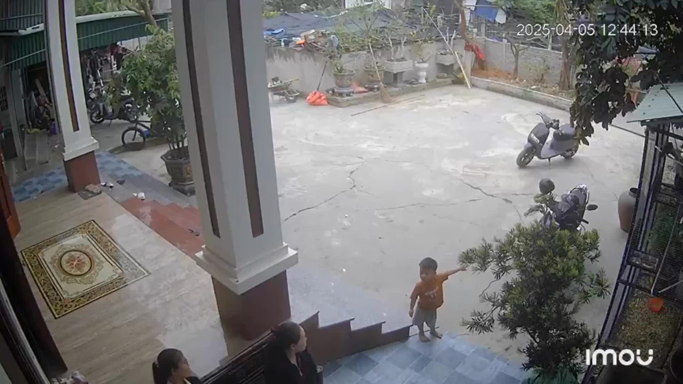 "Người hùng nhí" chưa tròn 3 tuổi nhanh trí cứu bạn đuối nước