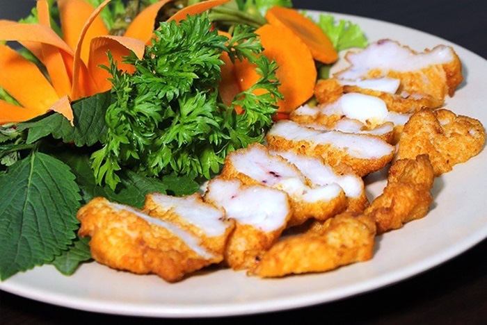 Chả mực ăn kèm rau gì? Mẹo chiên chả mực vàng rộm thơm nức mũi